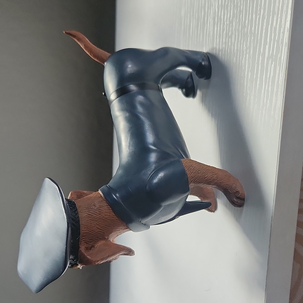Hamilton Collection "Paw and Order" figure - Picture 2 of 6